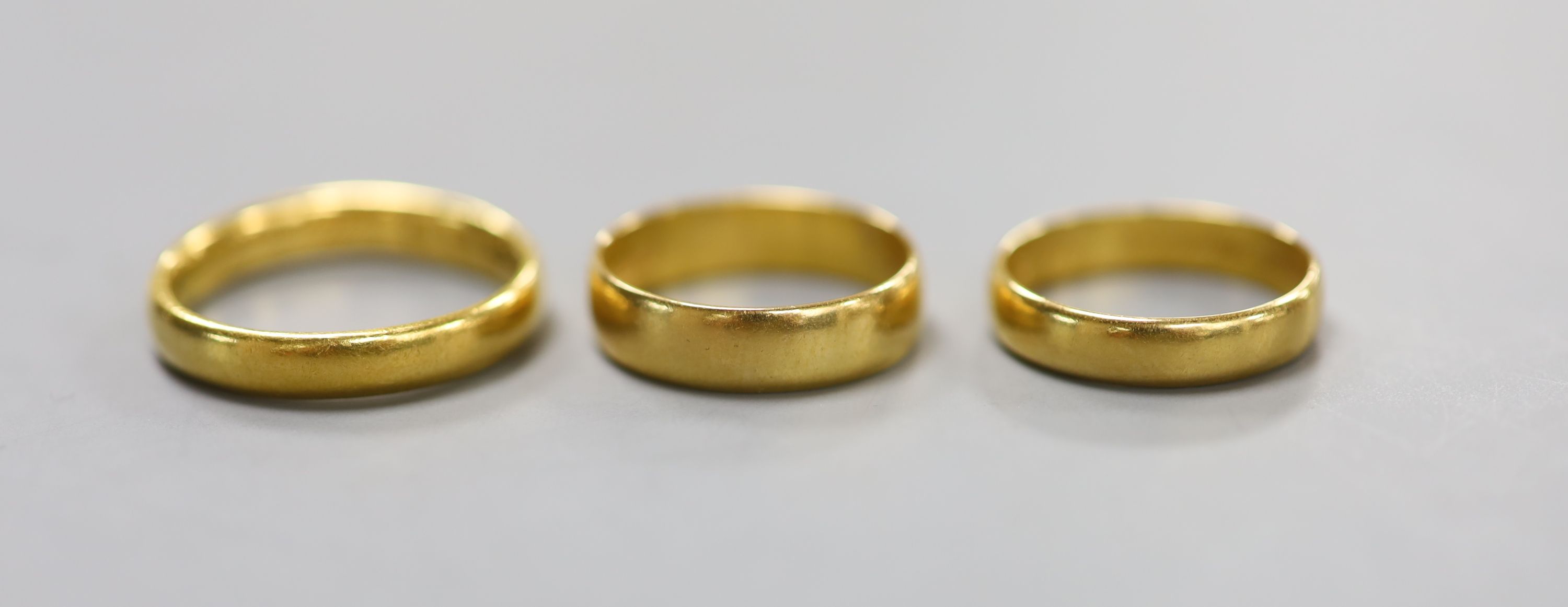 Three assorted 22ct gold wedding bands